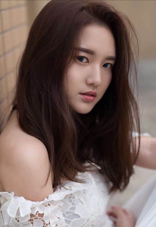 车子越来越颠 坐在我腿上,妈妈的里面好烫