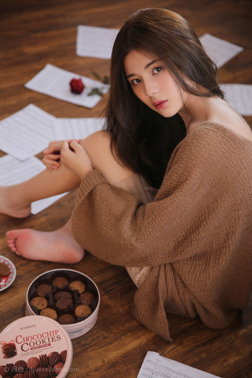 少爷丫鬟马车上下摇晃 和少爷在书房的桌子上