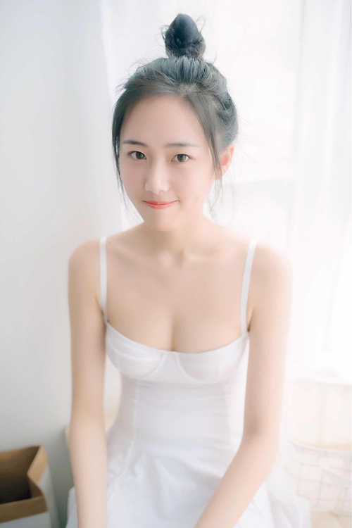 女友闺蜜夹得我真爽,随着马车的颠簸进入更深
