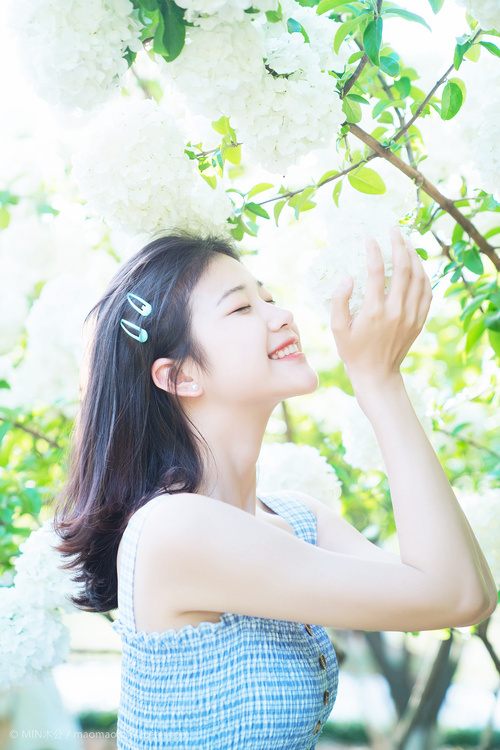 寡妇下面太紧了夹死我了,与儿子睡觉一下子项进去了