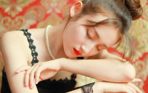 他说蹭蹭但突然进去了 他抱着我那里顶着我