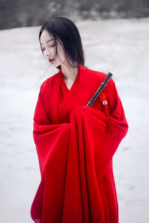 女邻居夹得好紧太爽了,他在我身体里待了一晚上