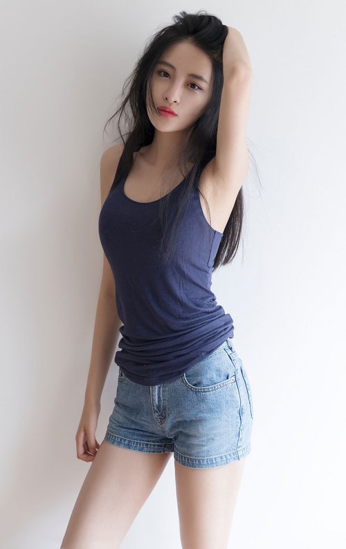 小夹子夹在小奴的花蒂头,公主把腿伸大点我要进去