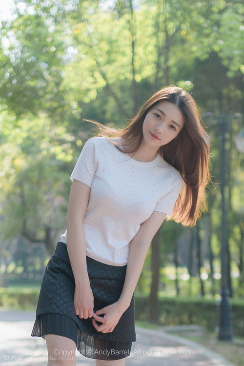 父亲下面一大团好大 玩两个少妇女邻居