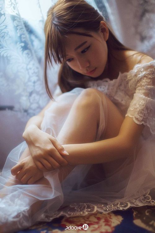 宝贝儿把腰抬起来 别怕宝贝我会轻一点的