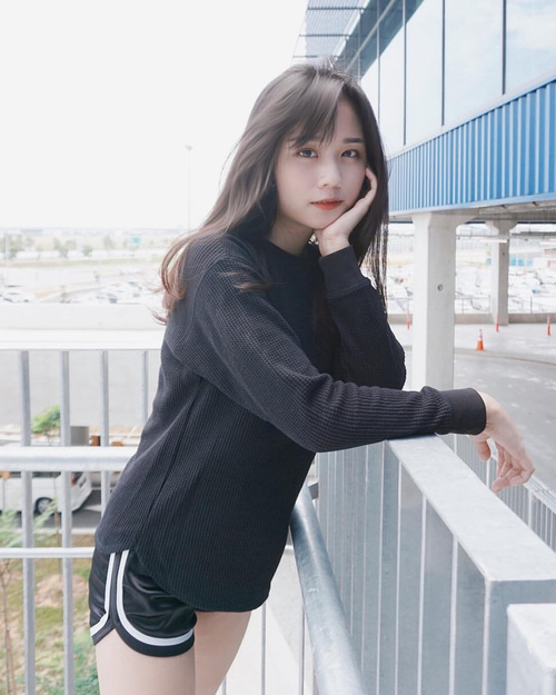玩弄放荡人妇系列,不要在阳台上慢点