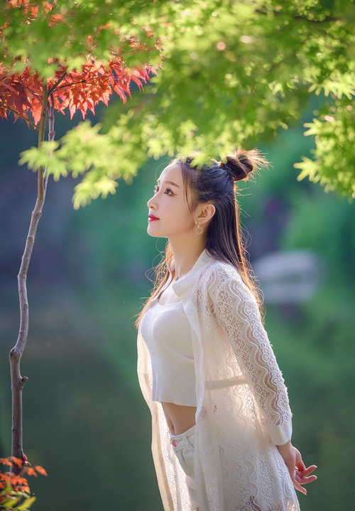 玩两个少妇女邻居 宝贝儿你都湿透了还说不要