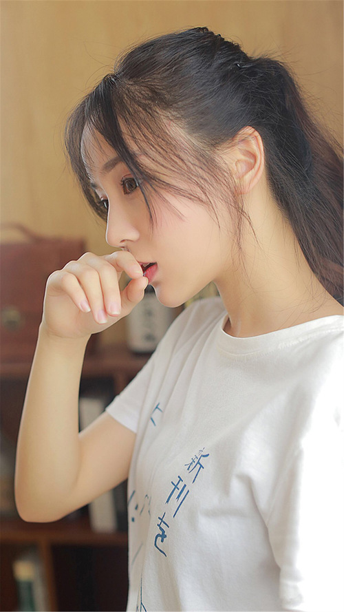 好了宝贝别叫了不疼的 将她奶尖含入口中