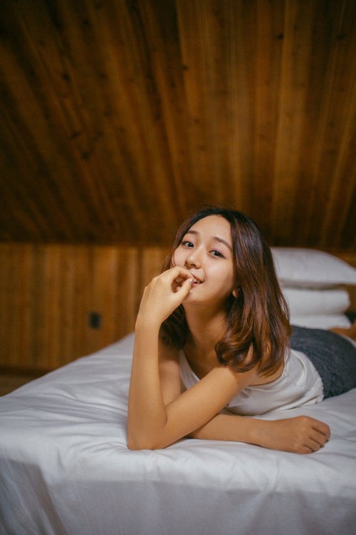 老公一晚四五次都不够 女邻居夹得好紧太爽了