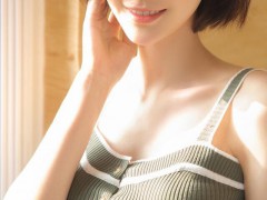 坐在公车最后一排被强_三个人在一个床上做了