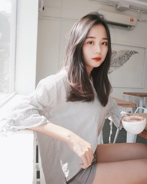 隔着布料摩擦顶弄,宝贝乖女水真多小芳