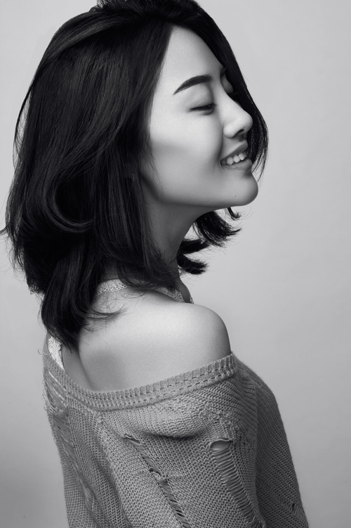 坐在木马的木棒上 为什么男人抽的越快女的越叫