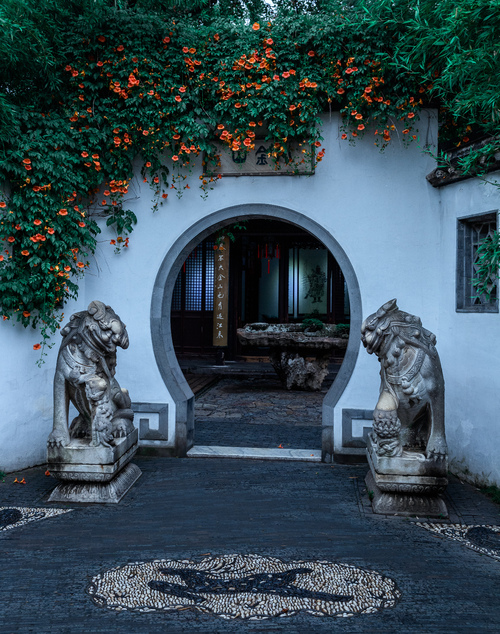 总裁咬住顶端的红樱 高H浪荡小说|最强邪少混花都