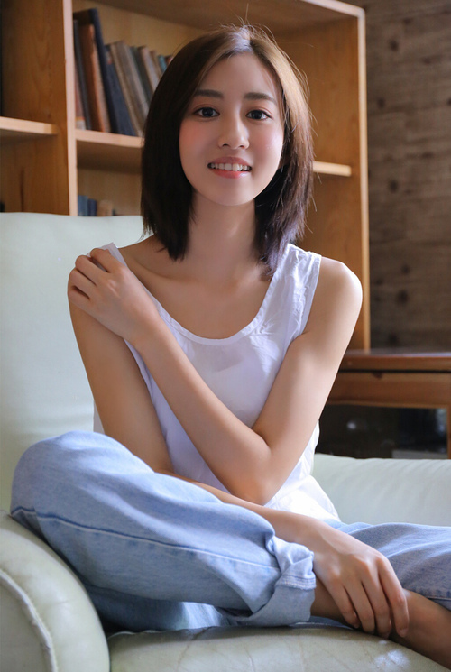 美女张开双腿让男生桶_和儿子睡觉没控制住