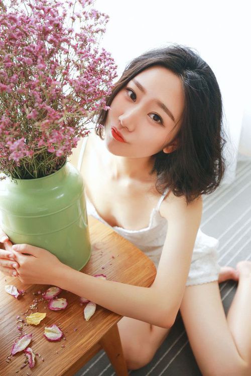 朋友开车我和她在车后面,吃到女朋友的胸她叫了