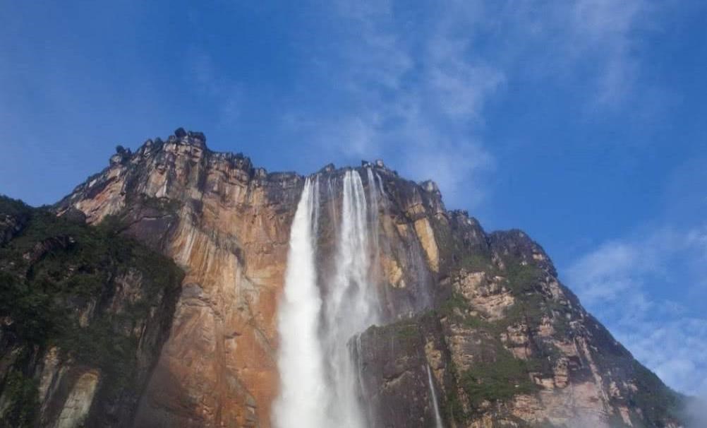 世上最高的瀑布，高哈利法塔一百多米，却还有人敢往下跳！_图2