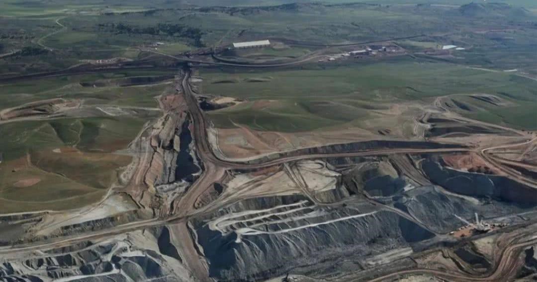 世界上最大的煤矿，含煤面积18万平方千米，年产量4亿吨！_图2