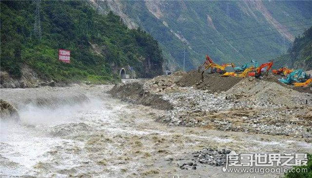 宜宾地震泥石流巨龙系谣言，拙劣的p图技术也敢出来骗人