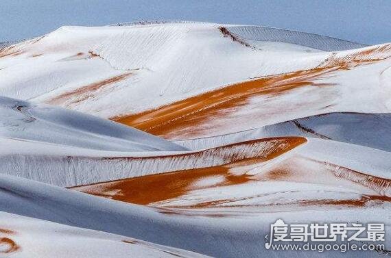 撒哈拉沙漠下雪了，世界上最热沙漠下了1米厚大雪