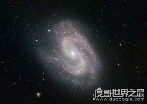 比银河系大3万倍的星系，它是宇宙中最大的螺旋星系