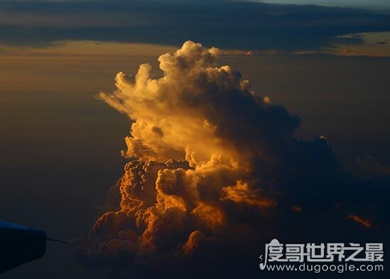 天空惊现玉皇大帝，有人意外拍到出现在天空的玉皇大帝