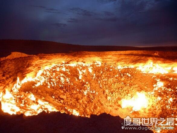 土库曼斯坦地狱之门，达瓦札大火燃烧47年无法熄灭