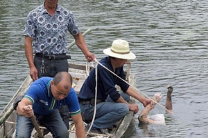 黄河捞尸人三不捞，直立的尸体不能捞(煞气太重易招祸患)