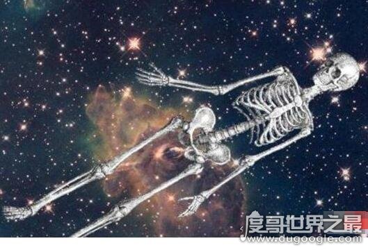 宇航员太空拍摄到浮尸，宇宙中尸体不会腐烂但遇见的可能性很小