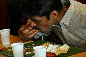 印度人为什么用手抓饭吃，他们认为用手吃饭最接近自然