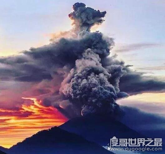 巴厘岛火山爆发频繁，或是太平洋火环活跃的引子(视频)