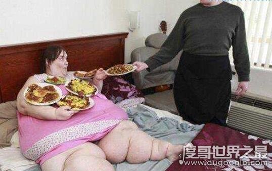 世界上最重的人苏珊娜·埃曼 ，也是世界上最胖的人(有1450斤)