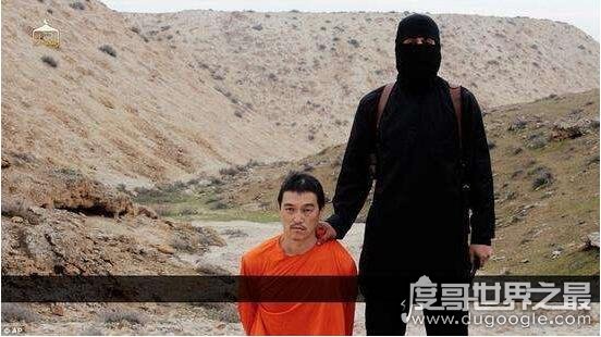 isis公布美国记者被斩首视频，一刀刀割喉见血直至隔断脖子