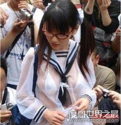 学校发半透明校服能看清内衣，日本校服告诉你这才叫透明