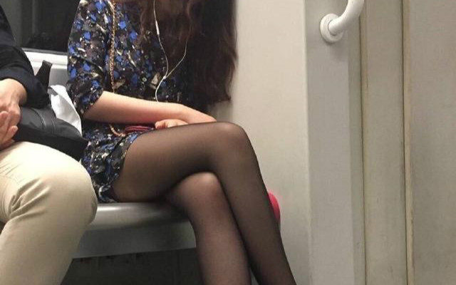 我经常坐地铁的原因 偶遇黑丝美女