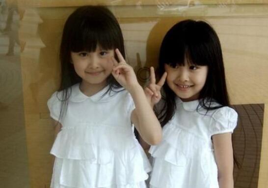 中国台湾最美双胞胎，三岁走红如今16岁完全没长歪