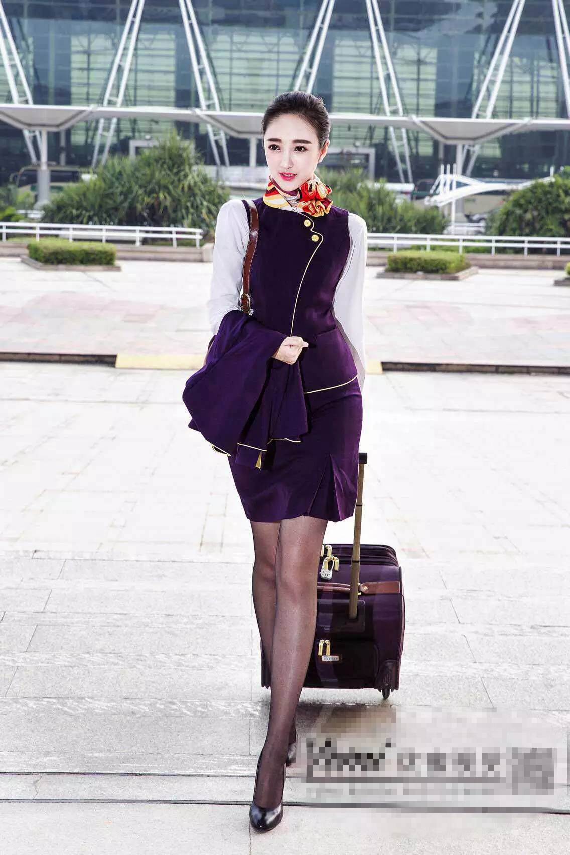 张天爱出席北京国际电影节， 一身空姐造型十分吸睛_升职