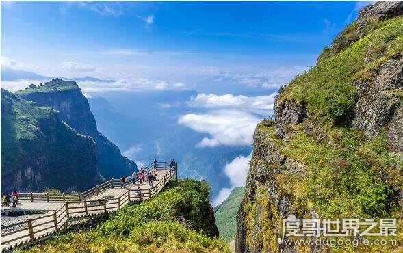 中国四大避暑胜地，分别是北戴河、鸡公山、莫干山和庐山