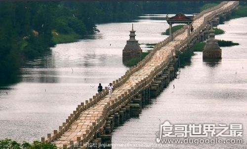 中国古代最长的连梁式石板桥是安平桥，全长2255米