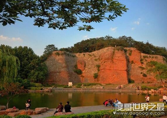 石头城是哪个城市，是南京的别称(石头城景区的介绍)