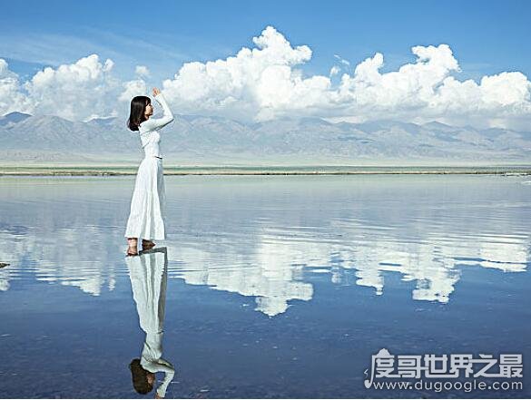 抖音上的茶卡盐湖在哪里，是位于青海省内的天然结晶盐湖
