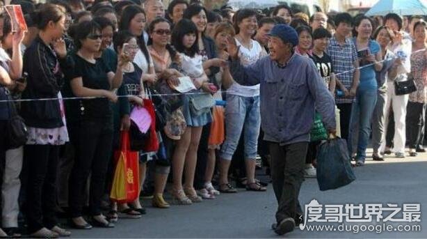 最牛高考钉子户，72岁老人19次高考(成绩最好一次考了303分)