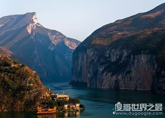 长江三峡指的是哪三峡，瞿塘峡、巫峡和西陵峡这三段峡谷的总称