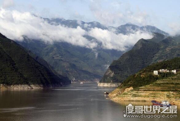 长江三峡指的是哪三峡，瞿塘峡、巫峡和西陵峡这三段峡谷的总称