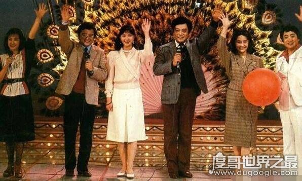 第一届春节联欢晚会，1983年春晚开创了看春晚吃年夜饭的先例