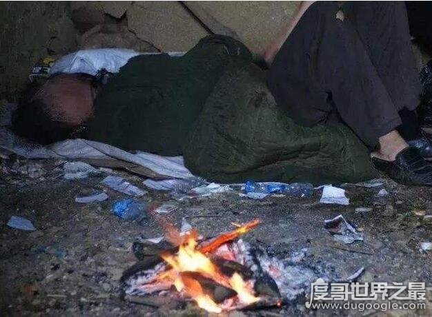 中国第一懒人，23岁大男孩杨锁自己饿死家中(溺爱的后果)