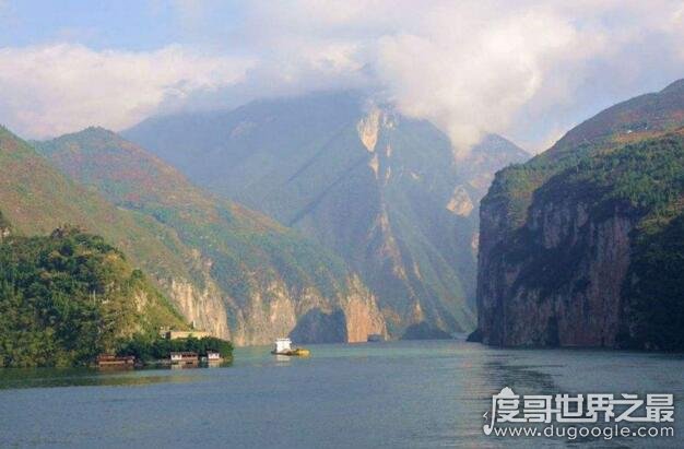 长江三峡是哪三峡？瞿塘峡/巫峡/西陵峡(瞿塘峡最壮观)