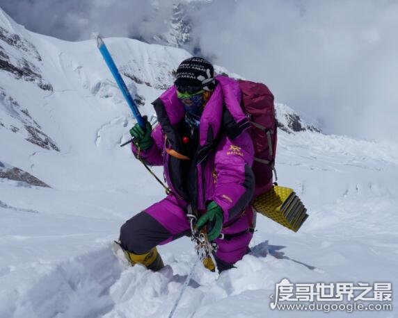 中国女子登山第一人，罗静(她成功登顶8844米的珠穆朗玛峰)