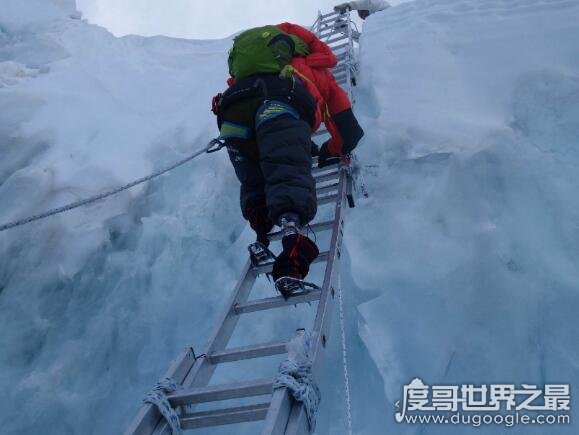 第一个双腿假肢登顶珠峰的人，夏伯渝(克服截肢和癌症登顶珠峰)