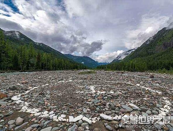 中国海拔最高的盆地，青海柴达木盆地(海拔2600米)