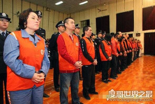 重庆谢才萍包养16名男宠供享乐，古往今来第一人(令人汗颜)